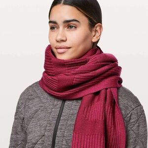 NWT-Lululemon Stamped with love scarf